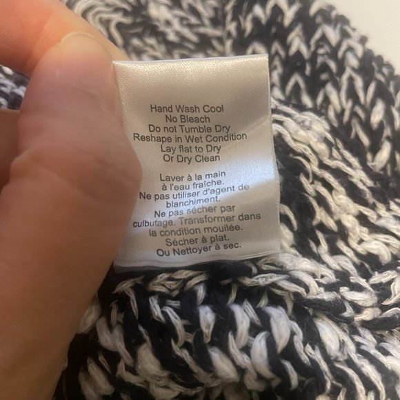 Aritzia Talula Avenue A Sweater Size Small Winter Warm Cozy - Picture 7 of 8